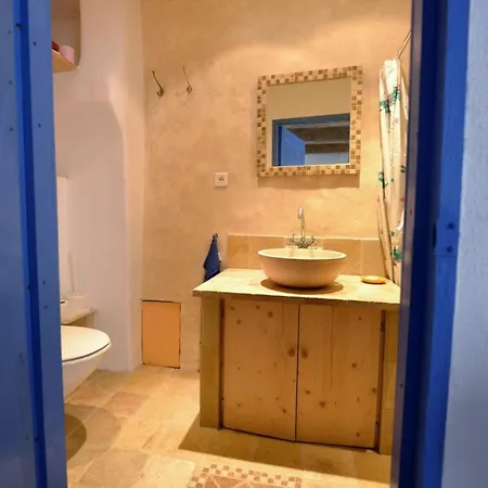 Studio De La Cheminee Et Studio De La Place